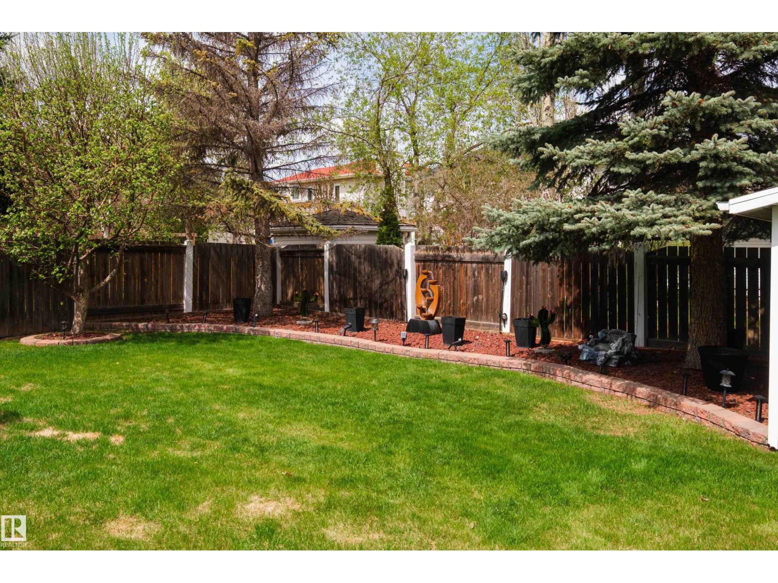 11028 11 AV NW — photo 51