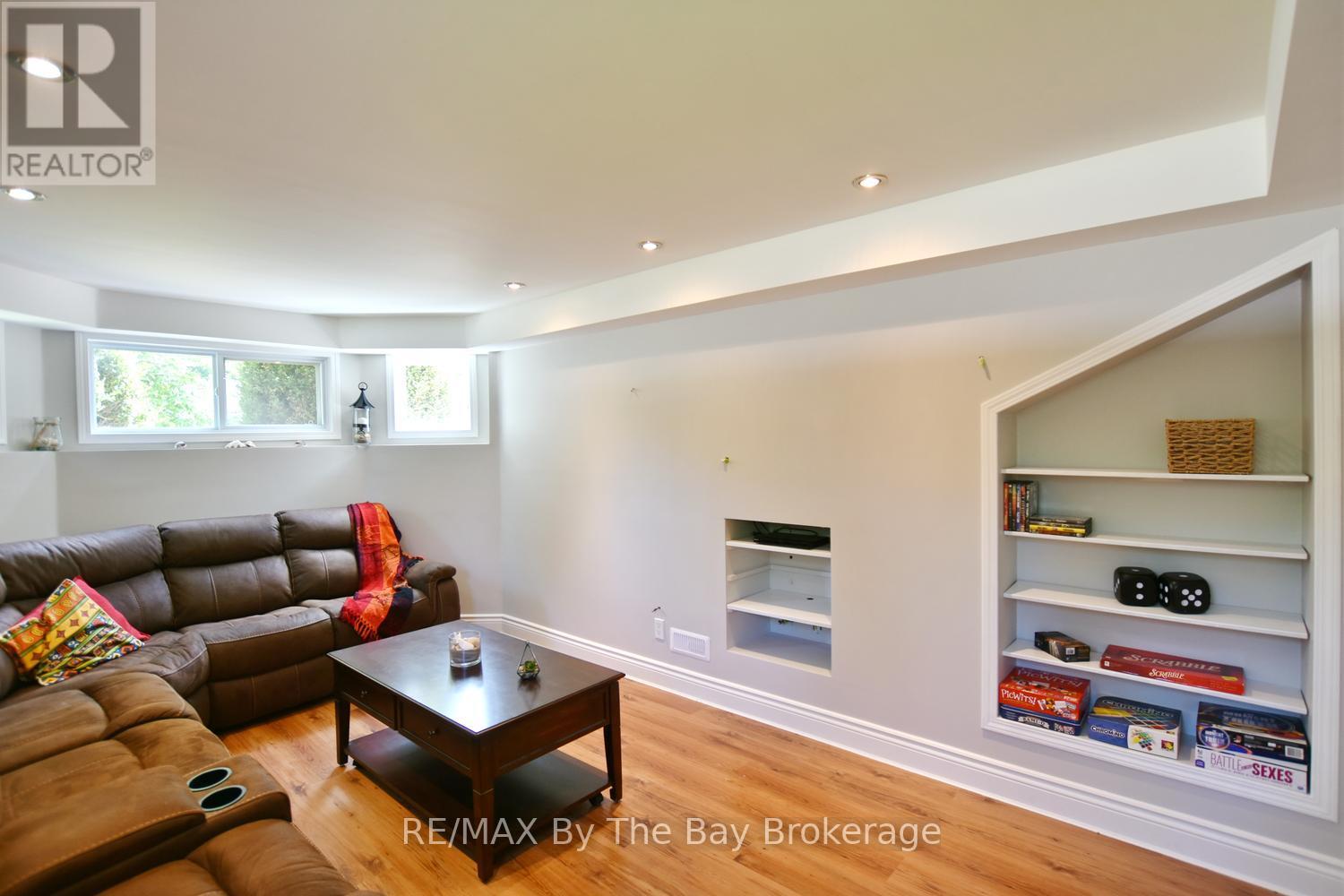 2 BIRCHMOUNT CIRCLE - 28