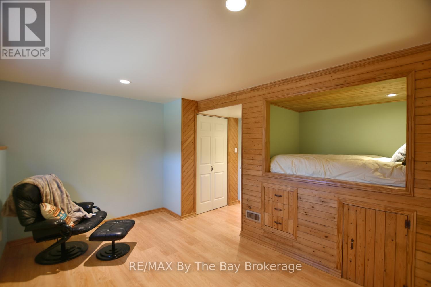 2 BIRCHMOUNT CIRCLE - 32