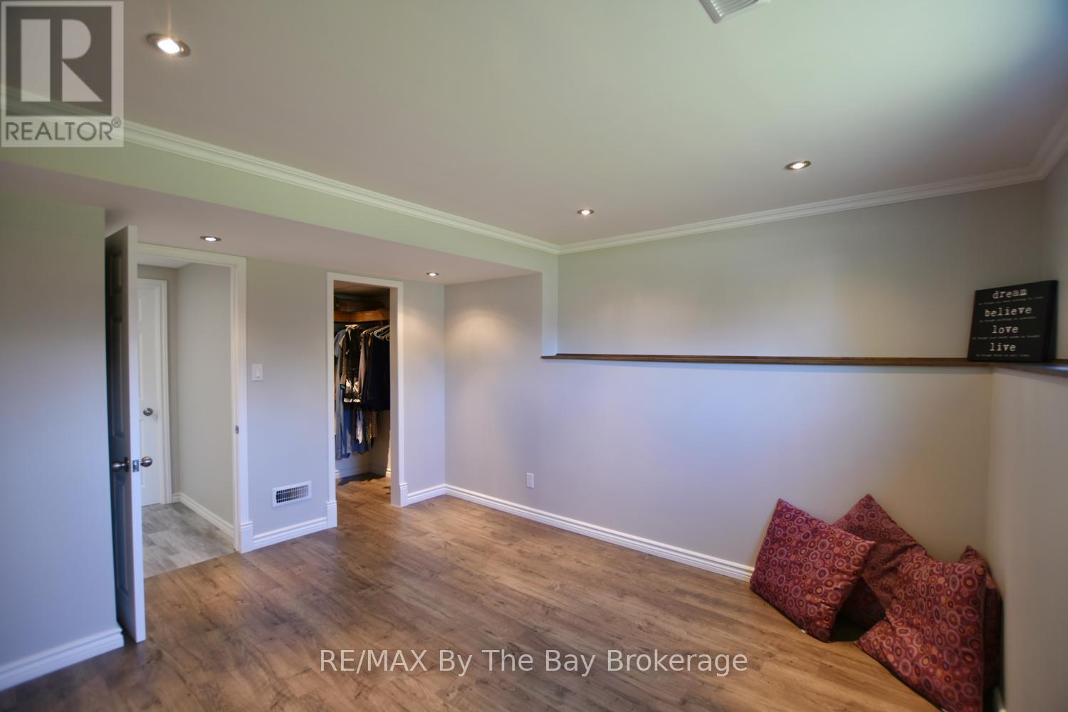 2 BIRCHMOUNT CIRCLE - 36