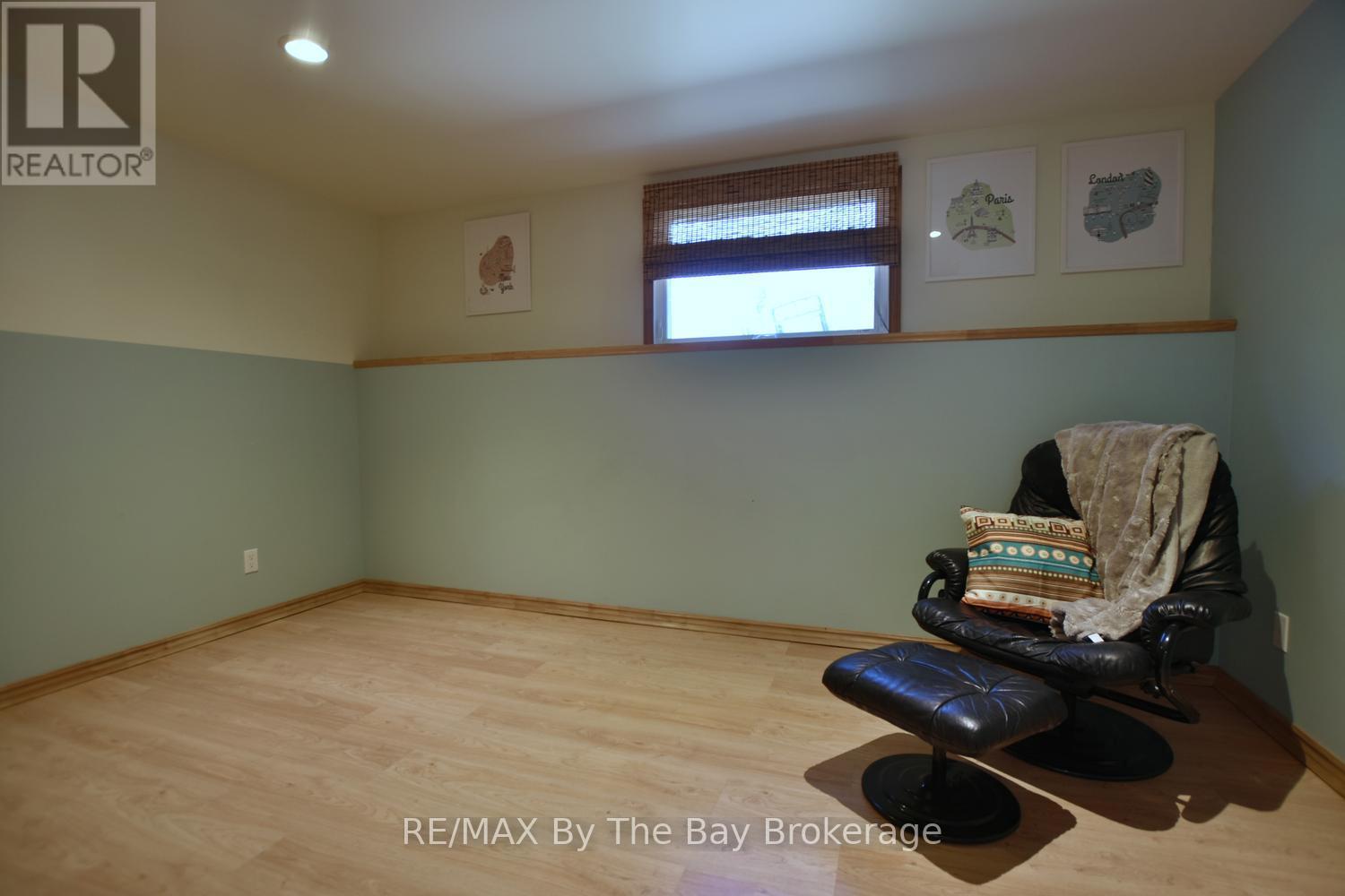 2 BIRCHMOUNT CIRCLE - 33