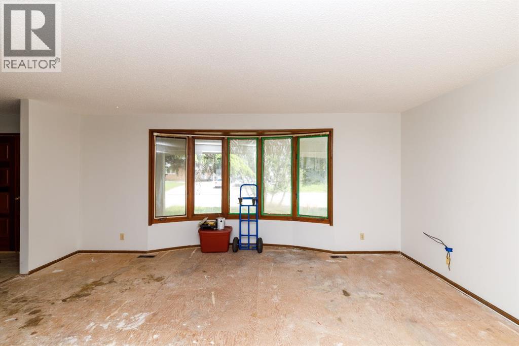 36 Asmundsen Avenue — photo 7