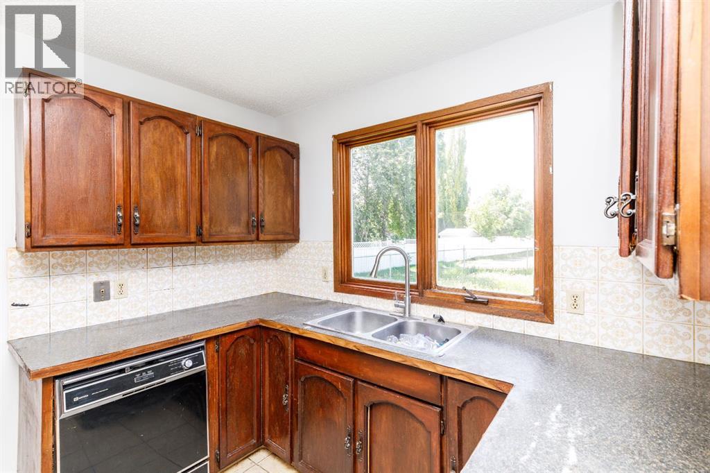 36 Asmundsen Avenue — photo 9