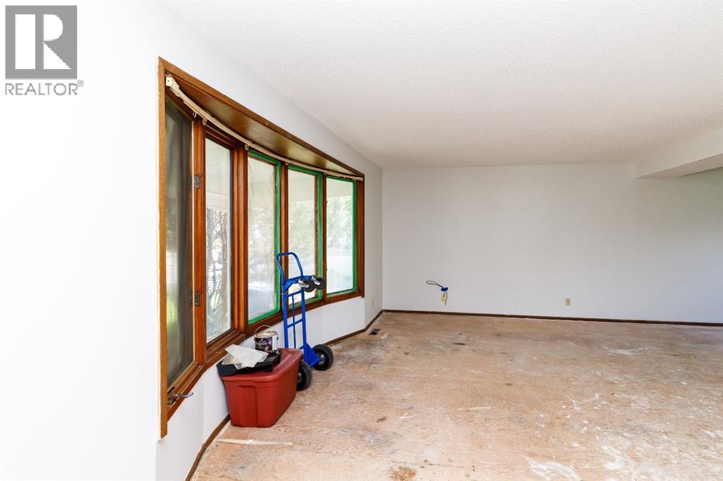 36 Asmundsen Avenue — photo 6