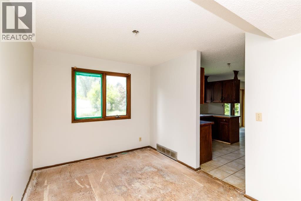 36 Asmundsen Avenue — photo 8