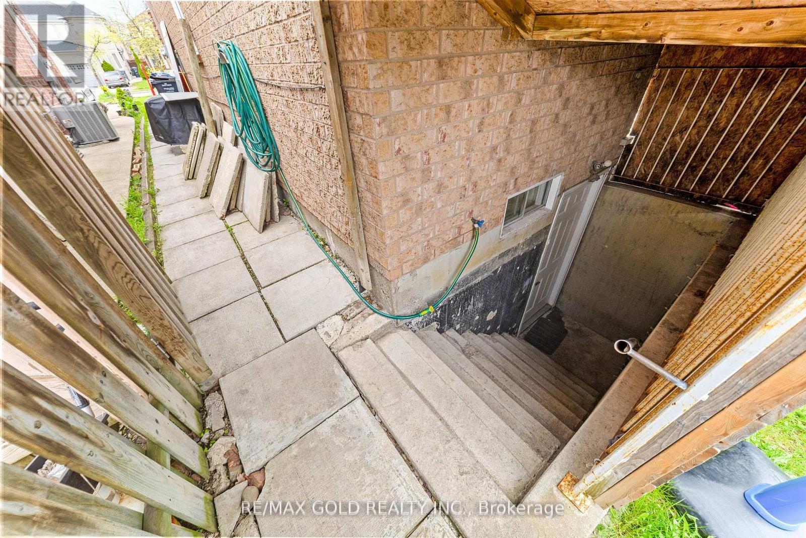 92 DANDELION ROAD - 39
