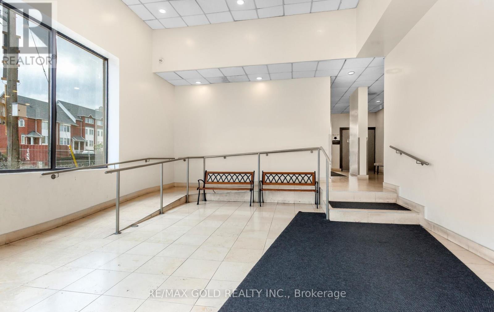 #CY-02 25 AGNES STREET - 6