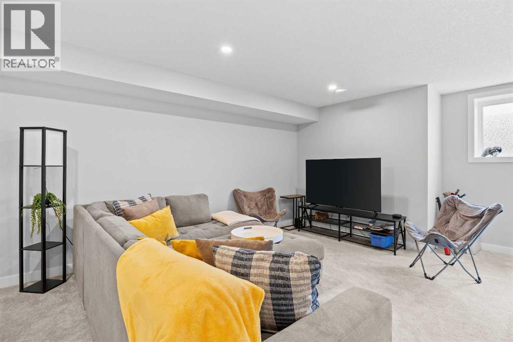 108 Wolf Crescent — photo 36