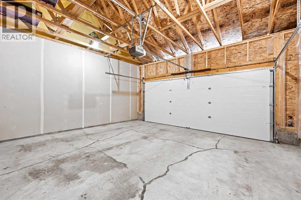 108 Wolf Crescent — photo 43