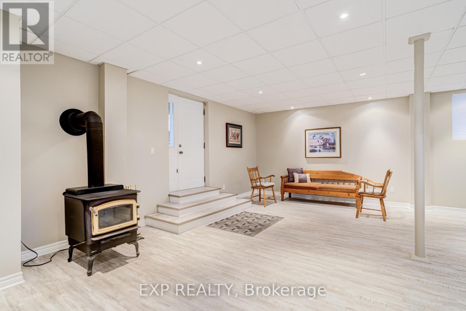 13 BLUEBERRY HILL COURT - 35