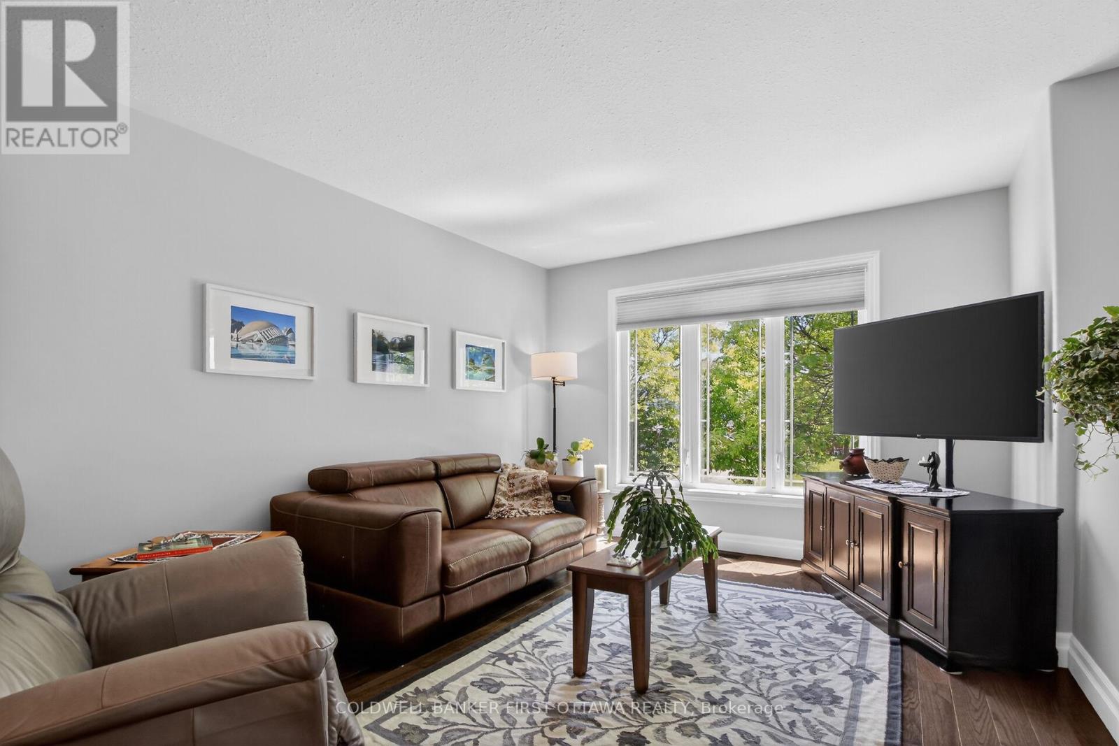 3 Bed, 2 Bath House for Sale in Ottawa – 58 BOULDER WAY, Ottawa – MLS# X13432260 - Image 9