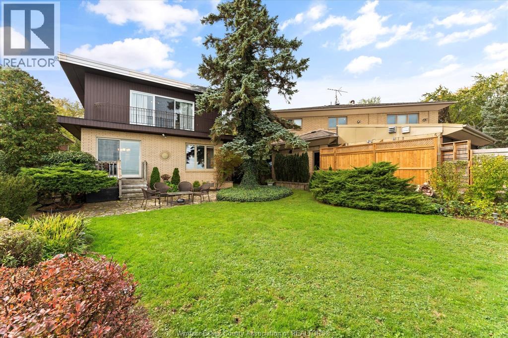 696 Old Tecumseh ROAD - 25