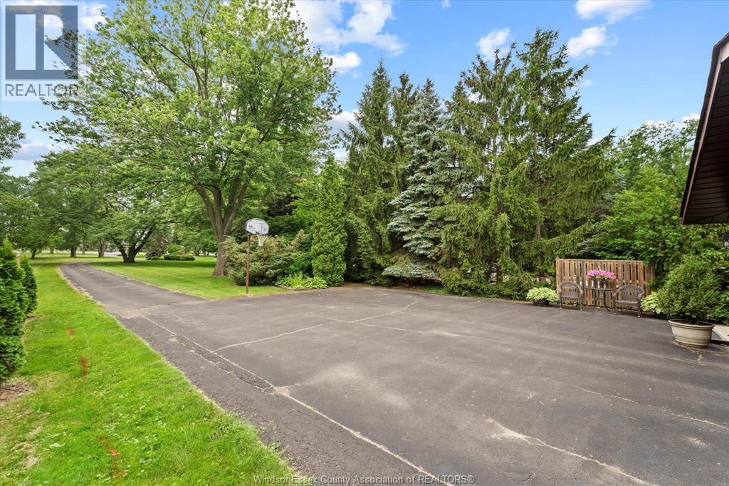 696 Old Tecumseh ROAD - 5