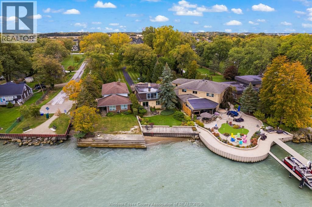 696 Old Tecumseh ROAD - 1