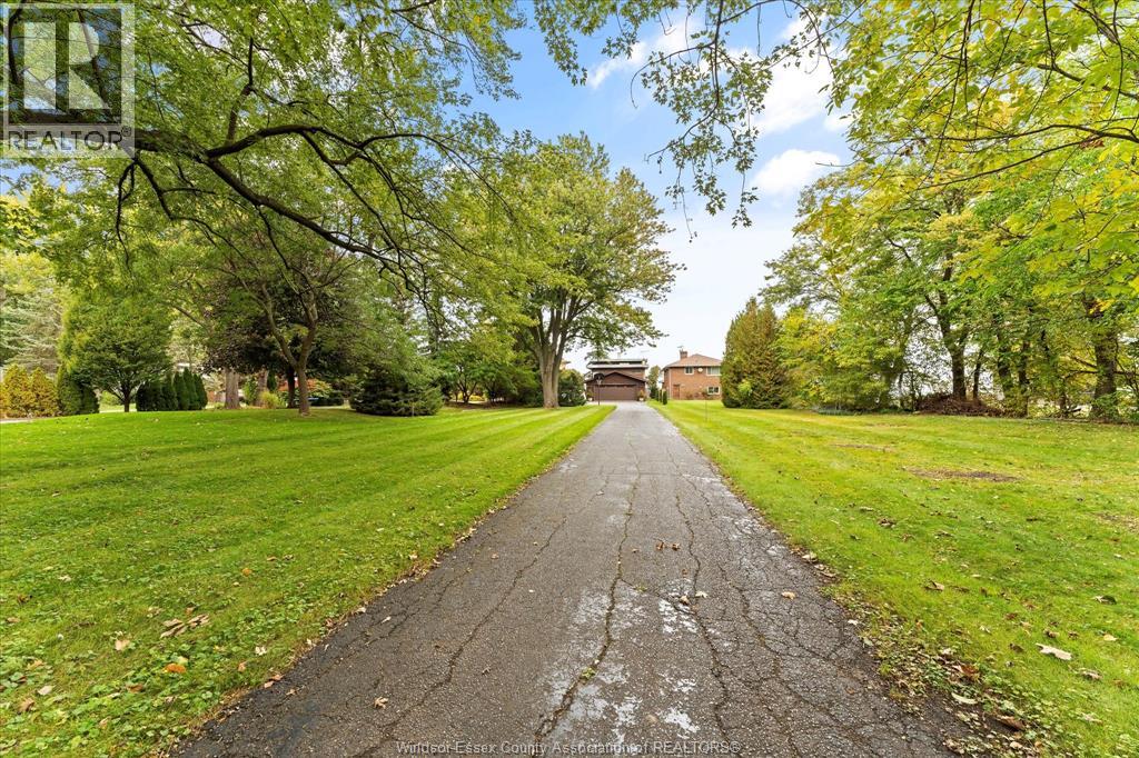 696 Old Tecumseh ROAD - 26