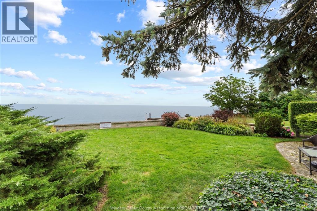 696 Old Tecumseh ROAD - 19