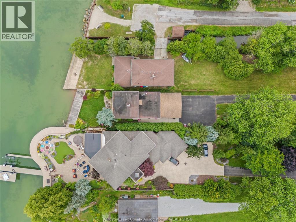 696 Old Tecumseh ROAD - 23