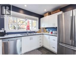 Primary Bedroom - 2138 Catt Avenue, Lumby, BC V0E2G0 Photo 8