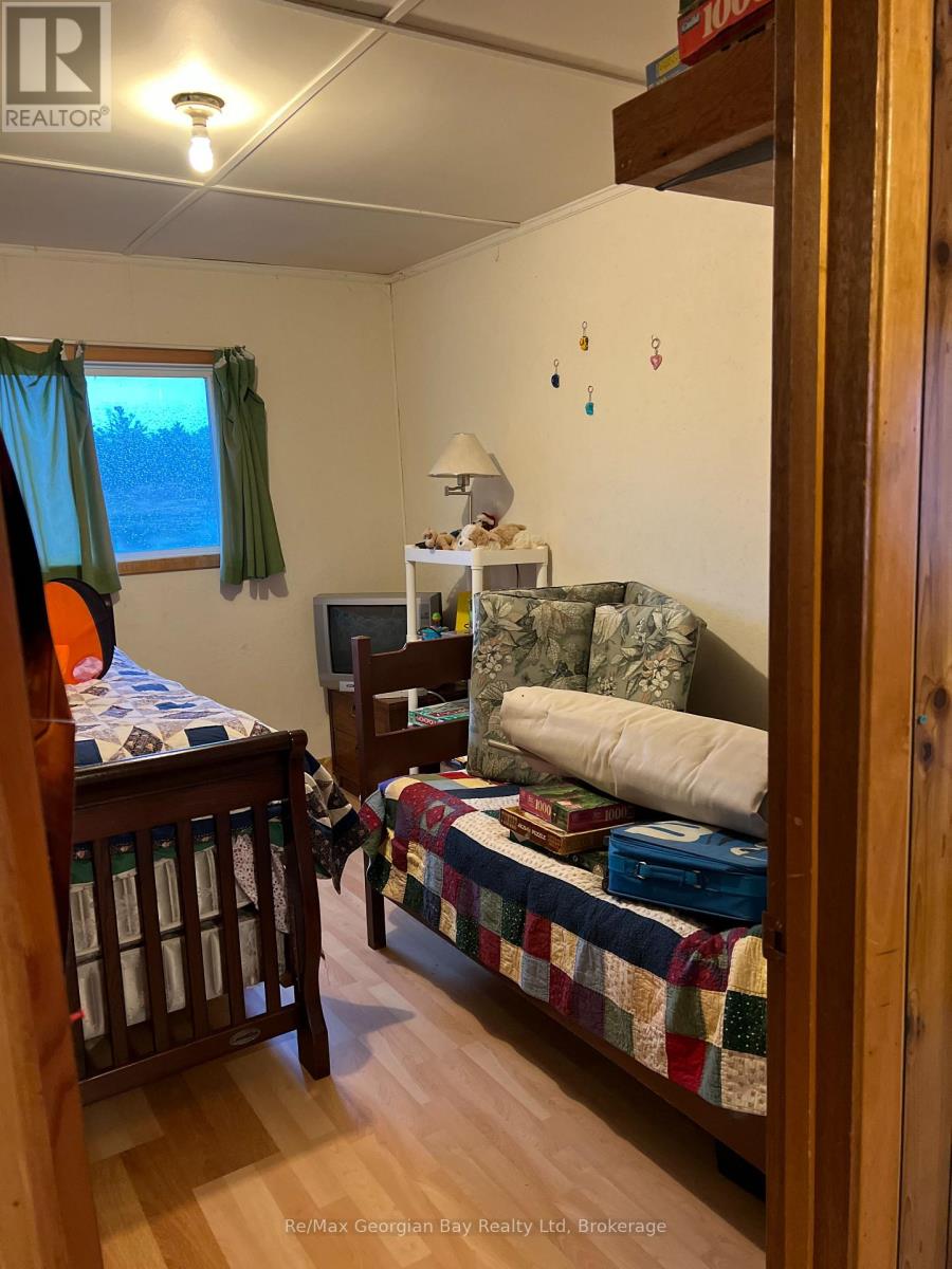 380 2 ISLAND - 10
