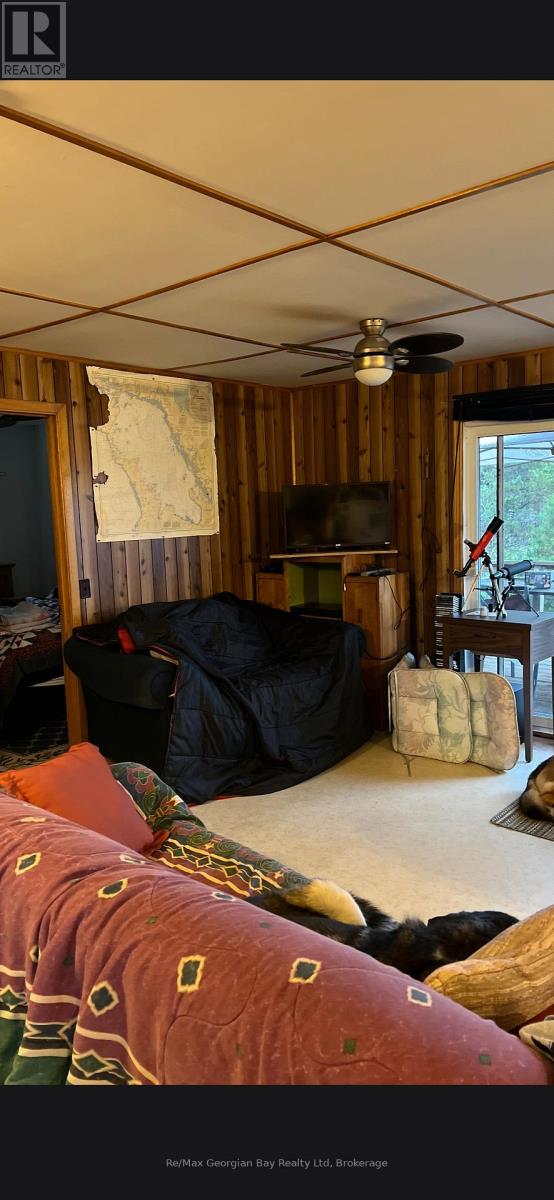 380 2 ISLAND - 17