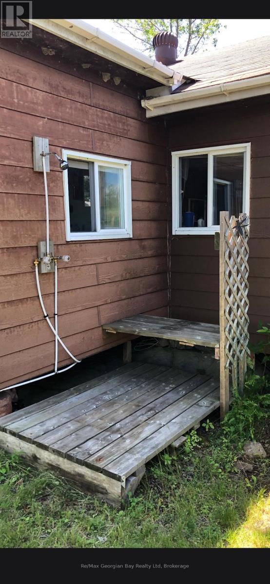380 2 ISLAND - 18