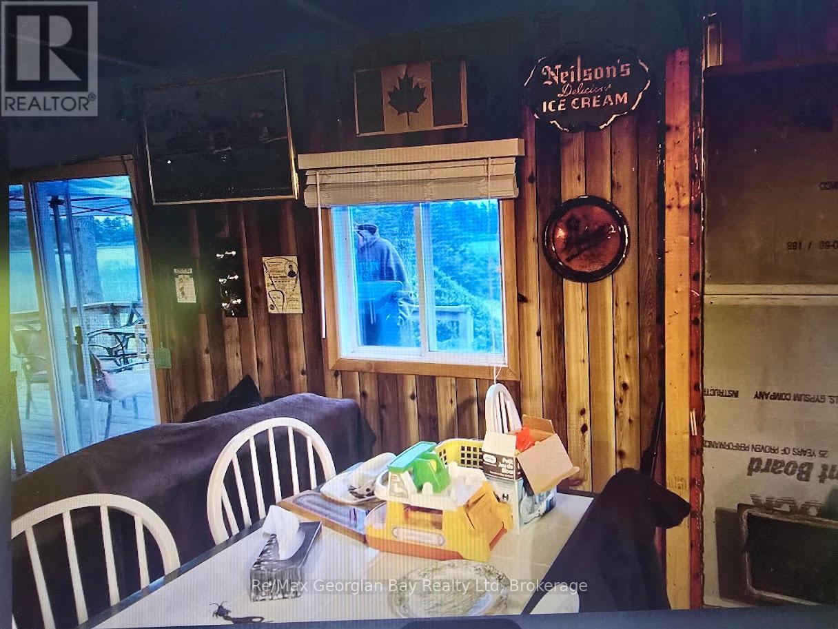 380 2 ISLAND - 6