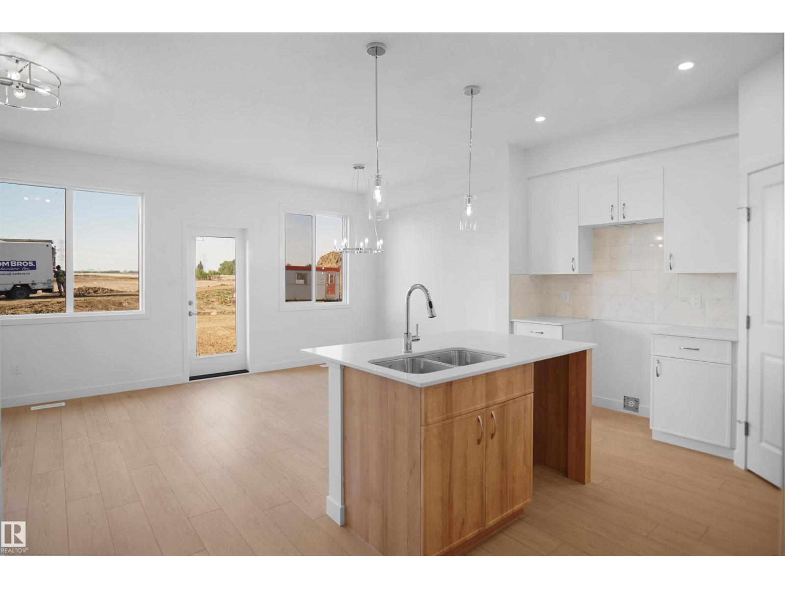 944 17 AV NW - 9