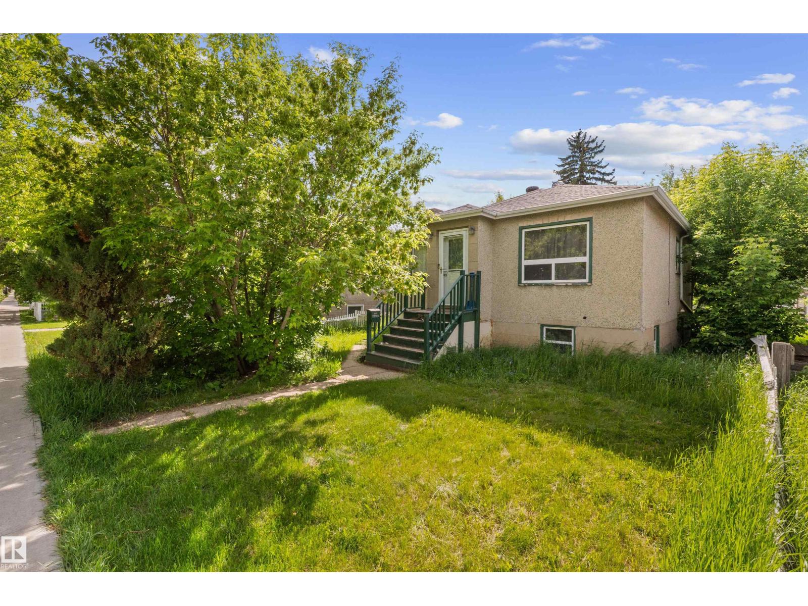 7516 106 ST NW - 1
