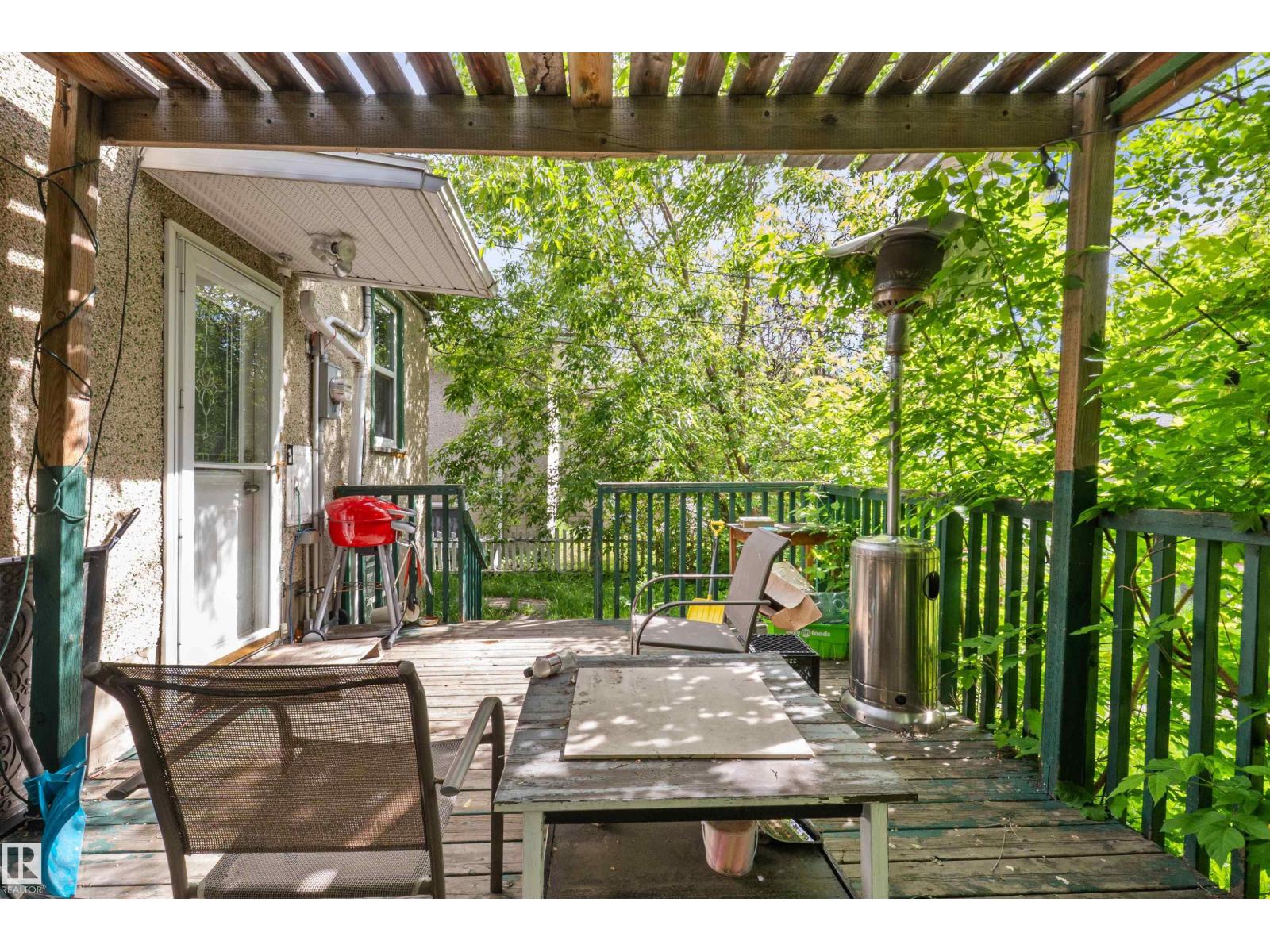 7516 106 ST NW - 10