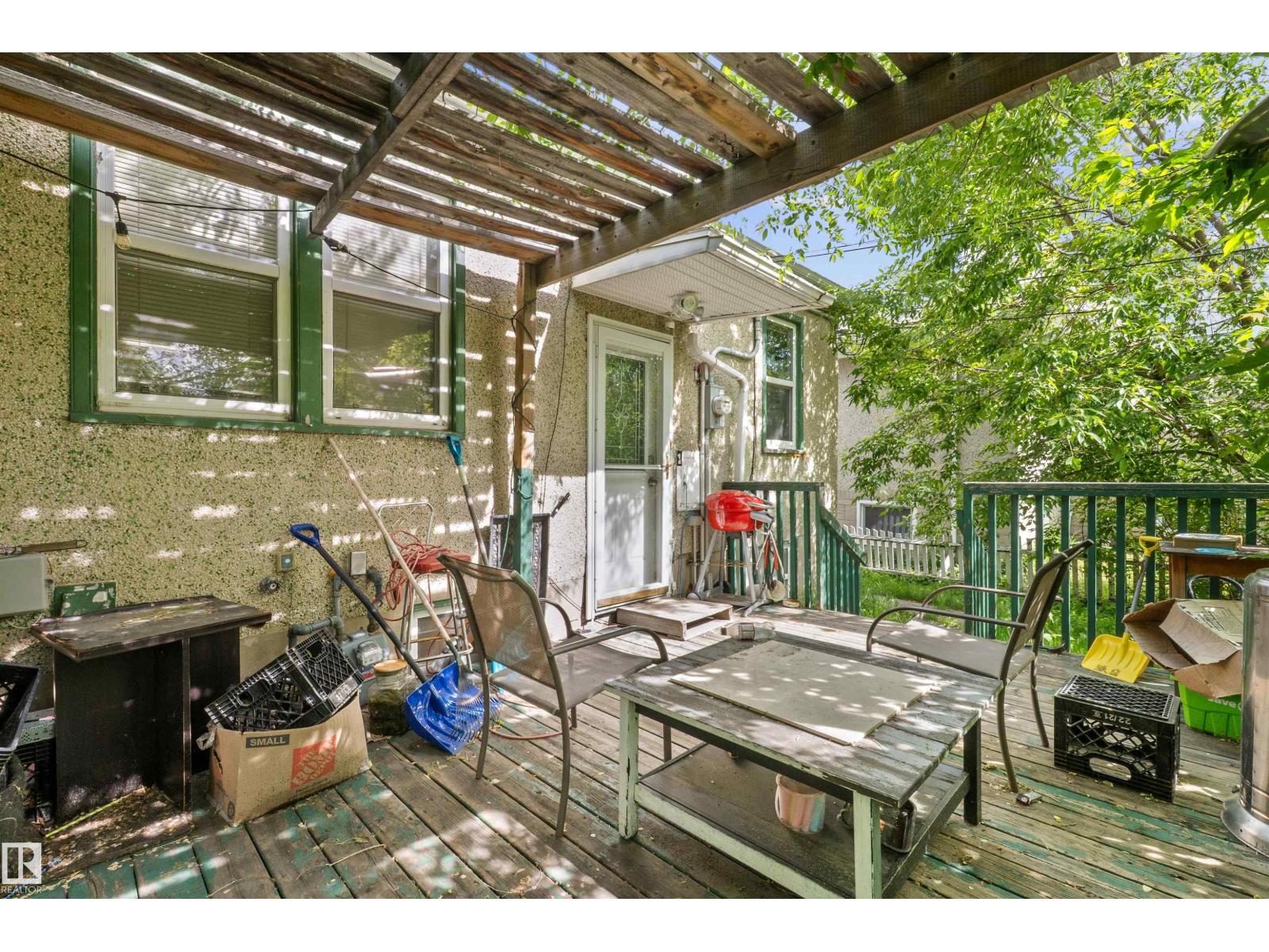 7516 106 ST NW - 11