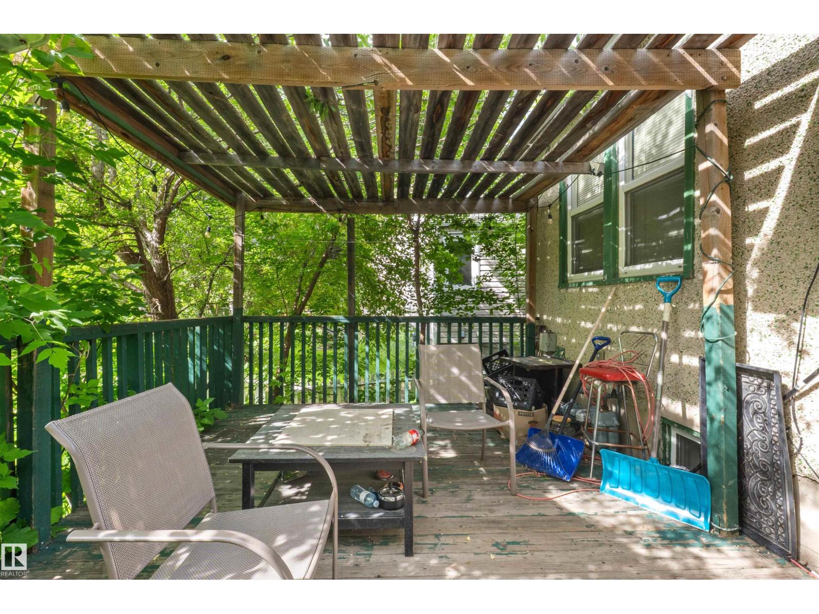 7516 106 ST NW - 12