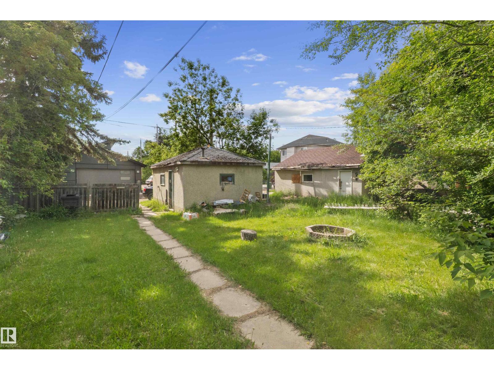 7516 106 ST NW - 13