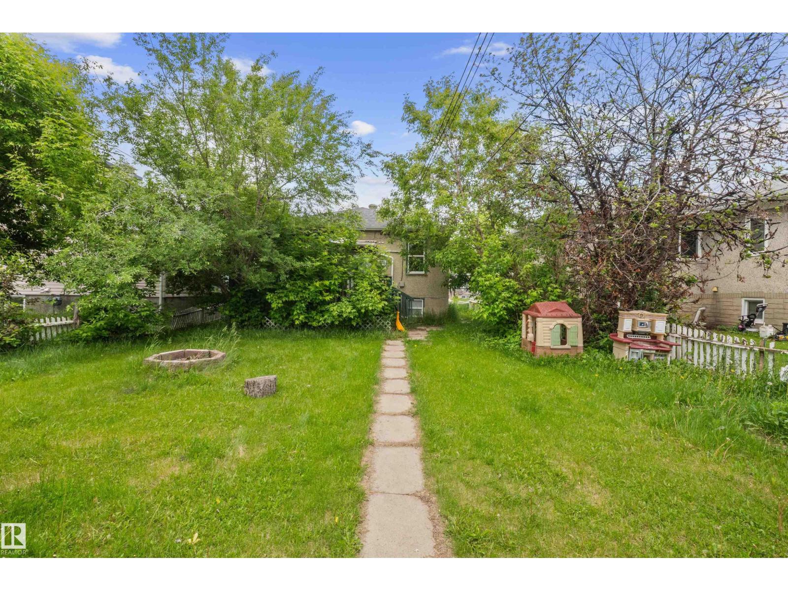 7516 106 ST NW - 14