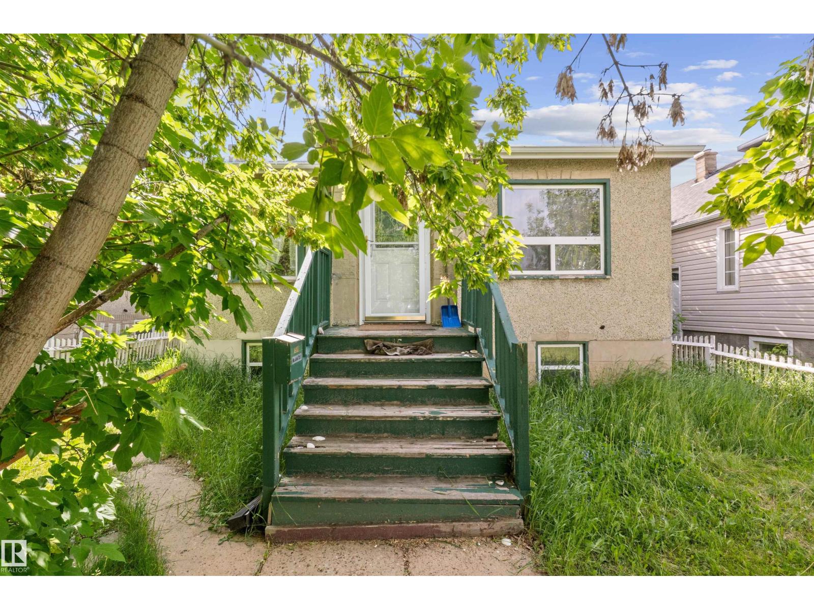 7516 106 ST NW - 16