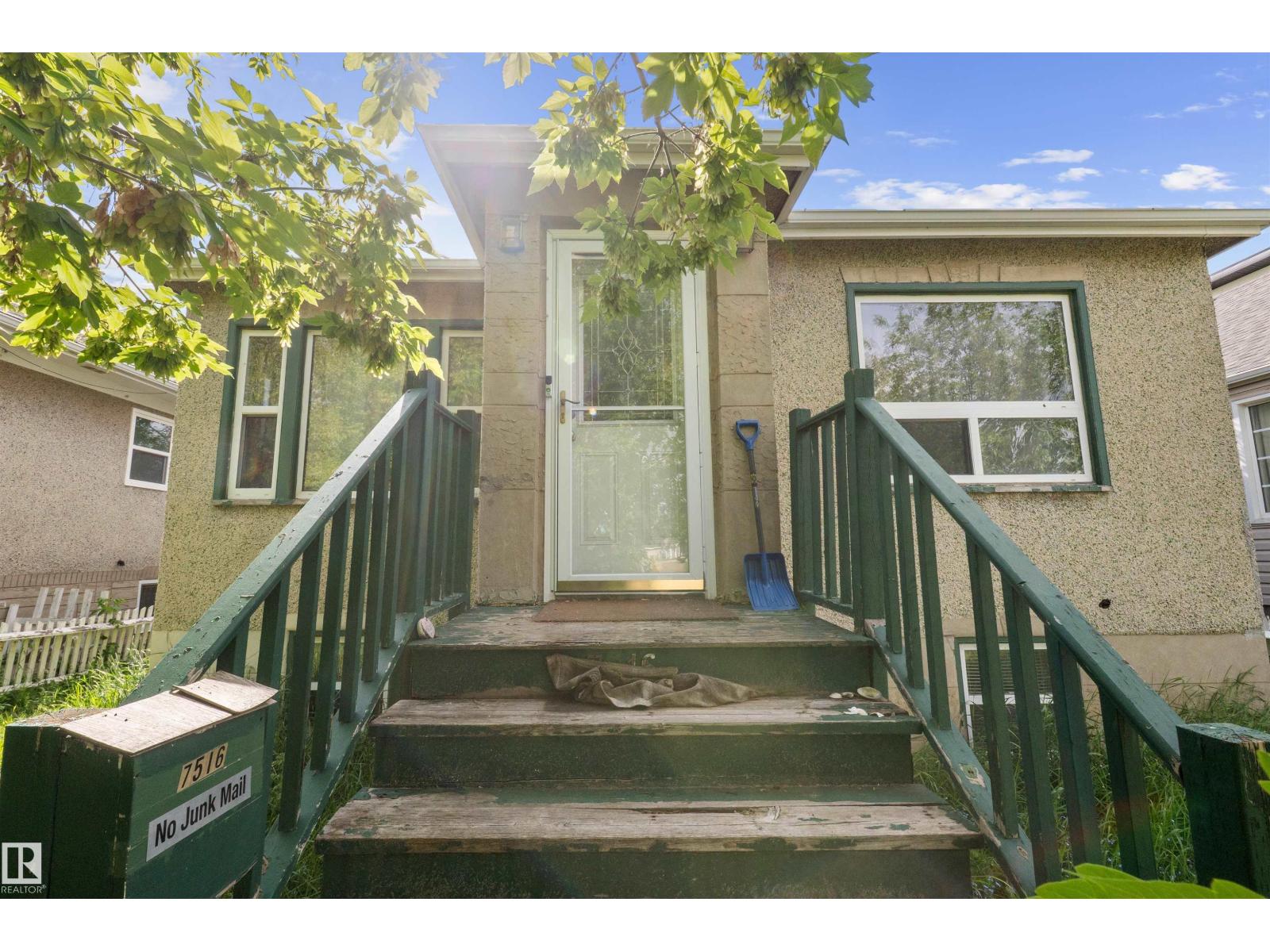 7516 106 ST NW - 17