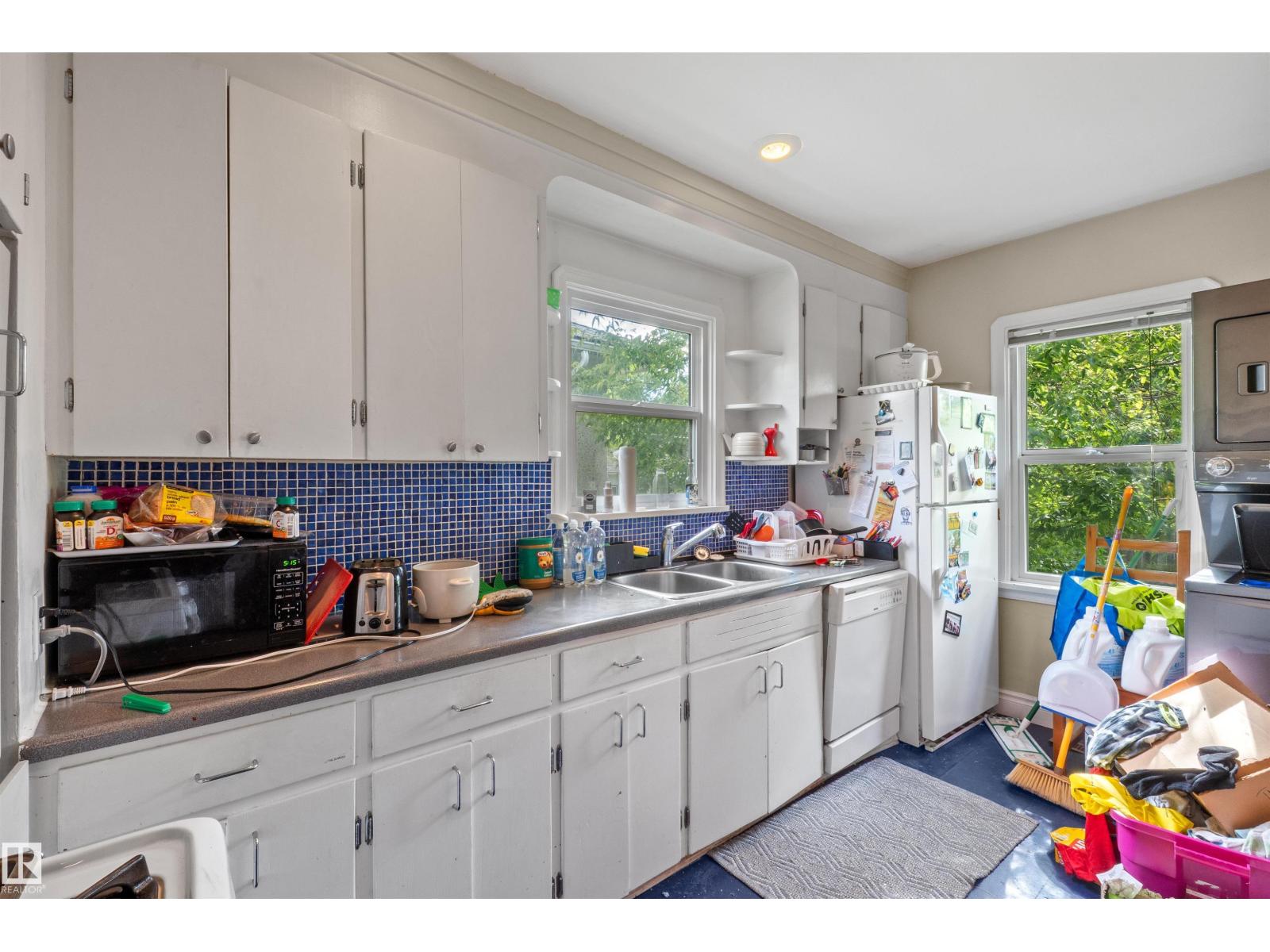 7516 106 ST NW - 19
