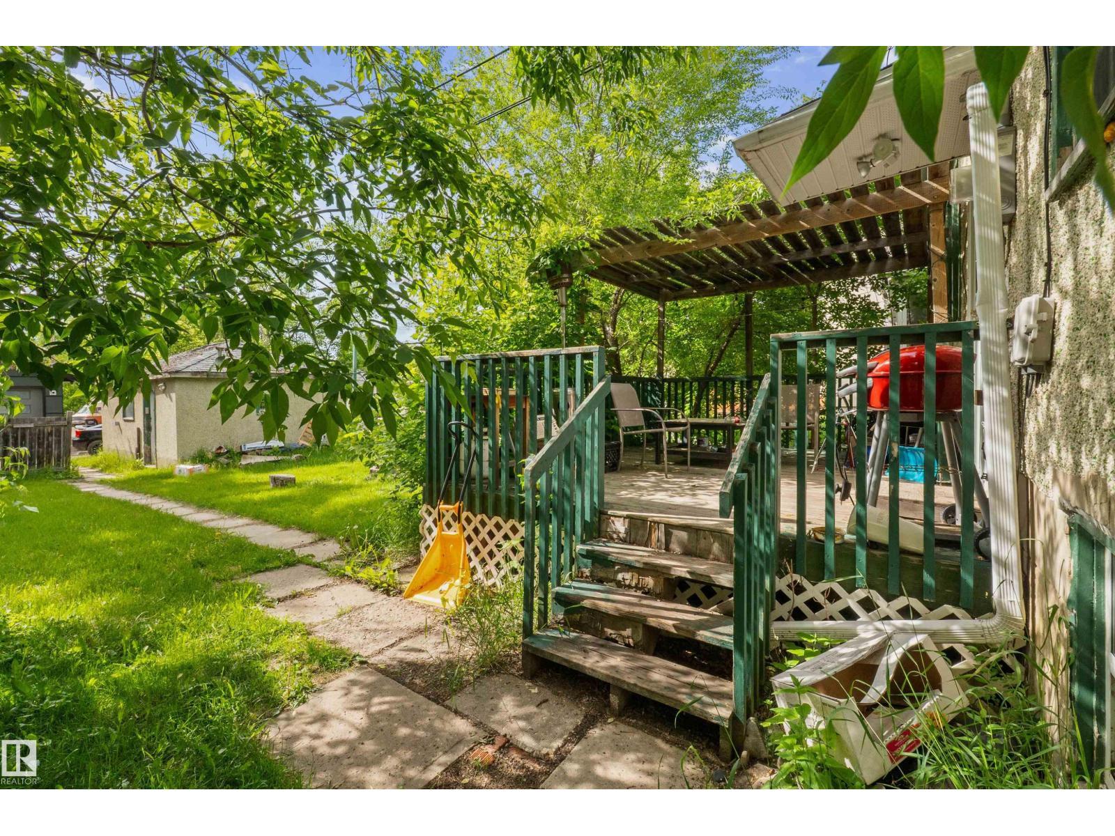 7516 106 ST NW - 20