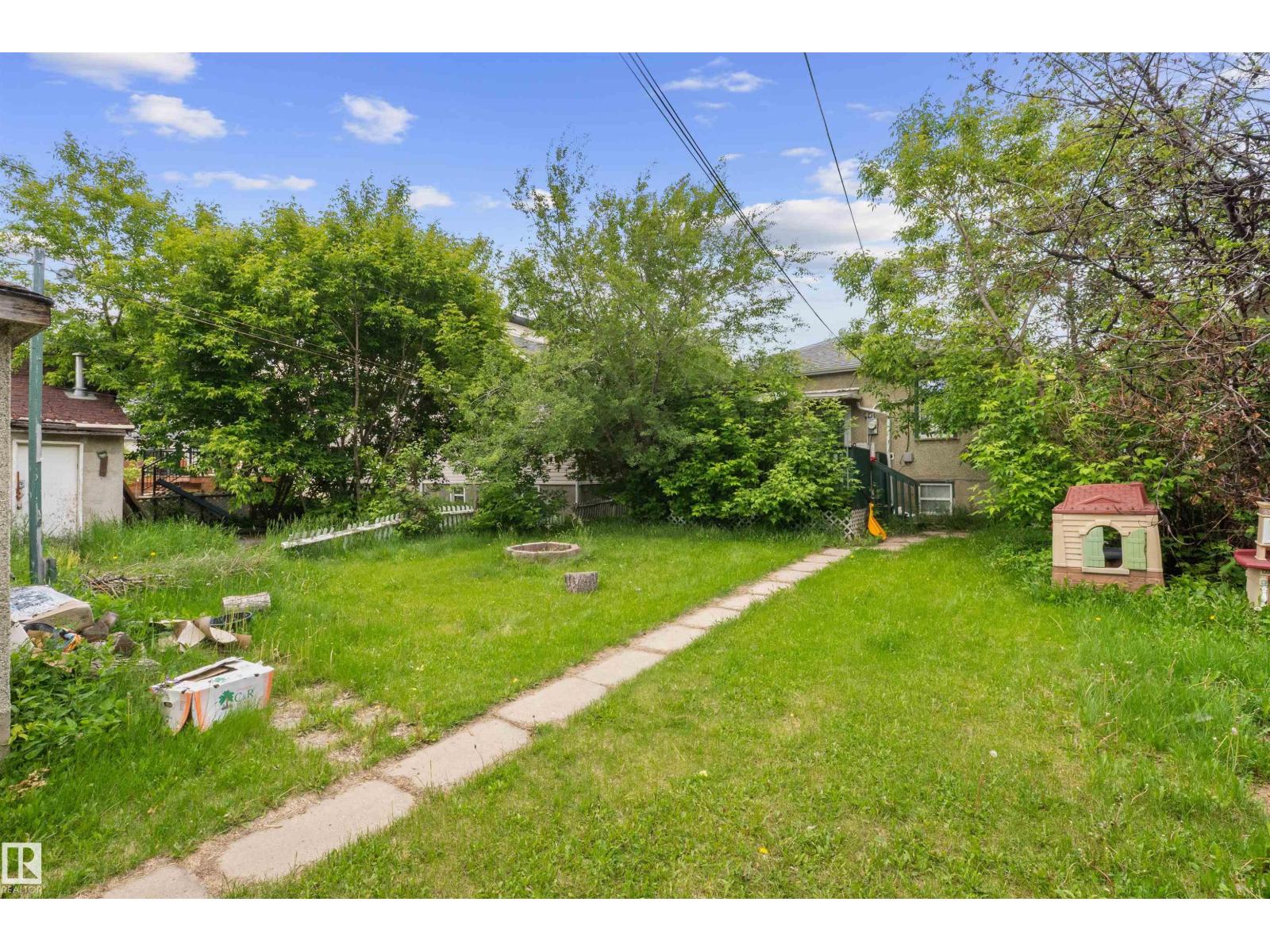7516 106 ST NW - 22