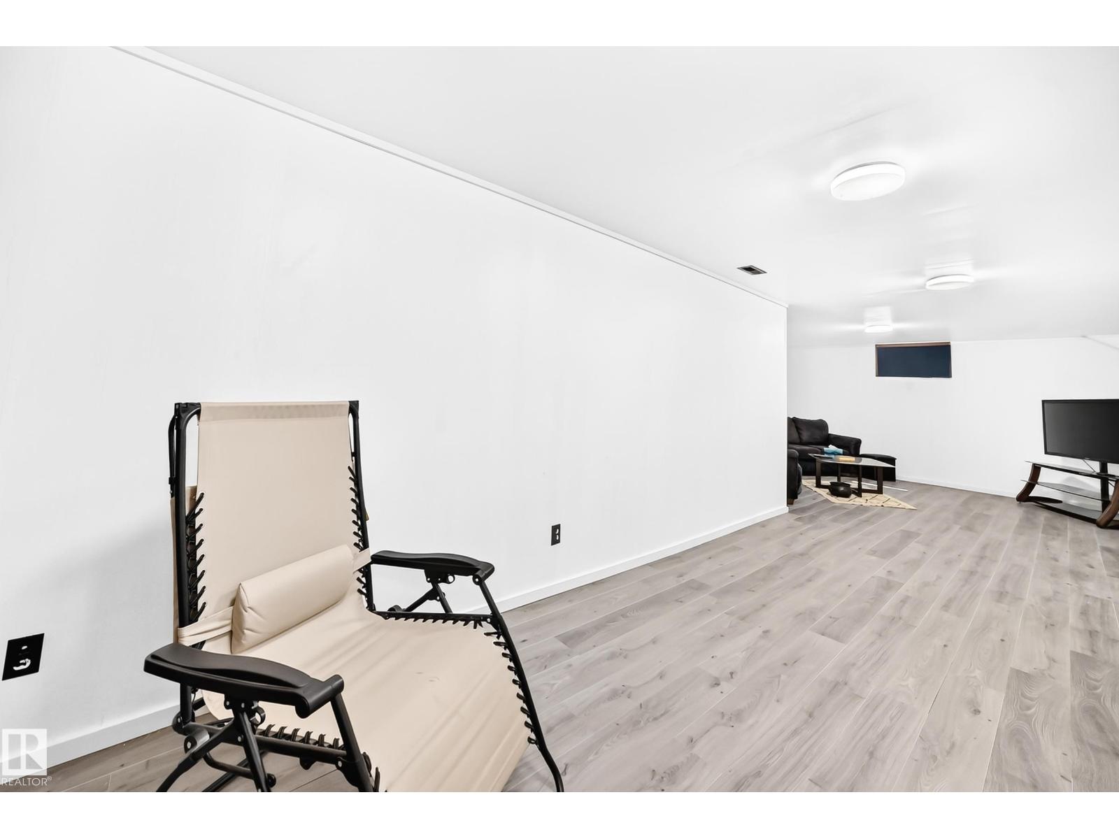 13316 122 ST NW - 37