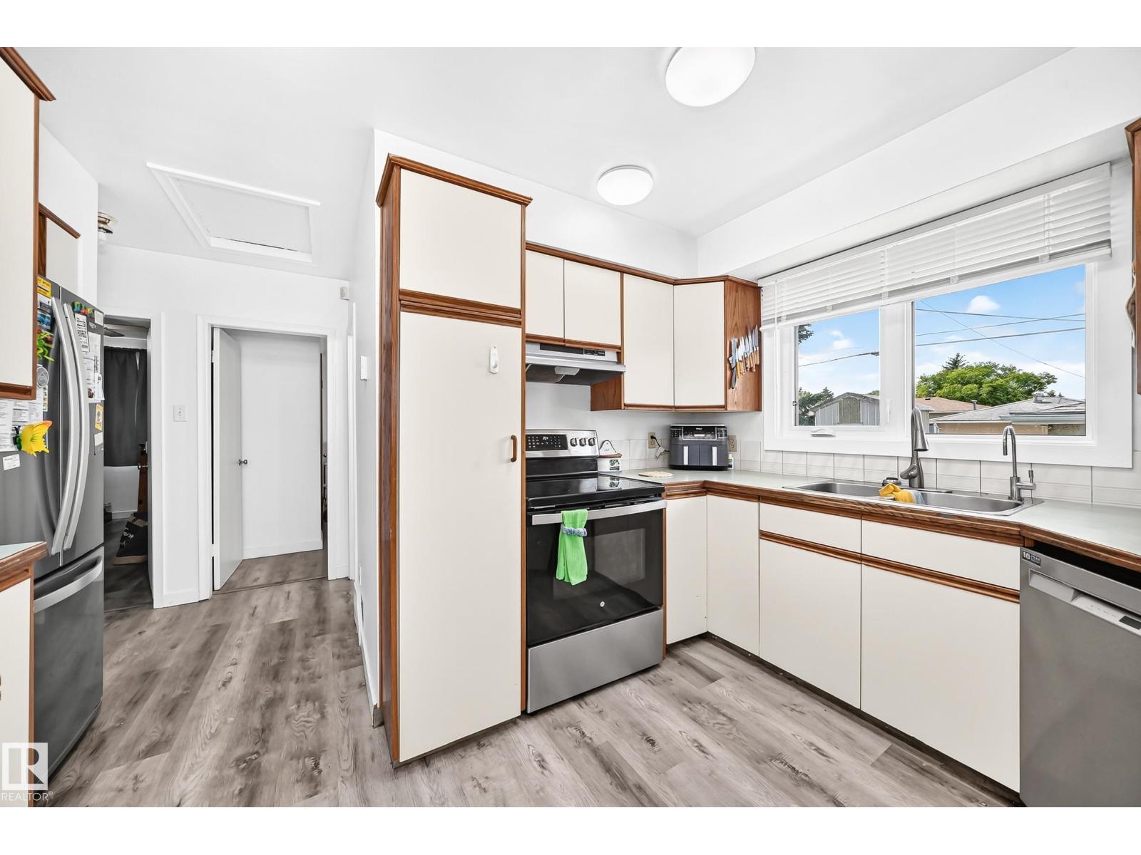 13316 122 ST NW - 7