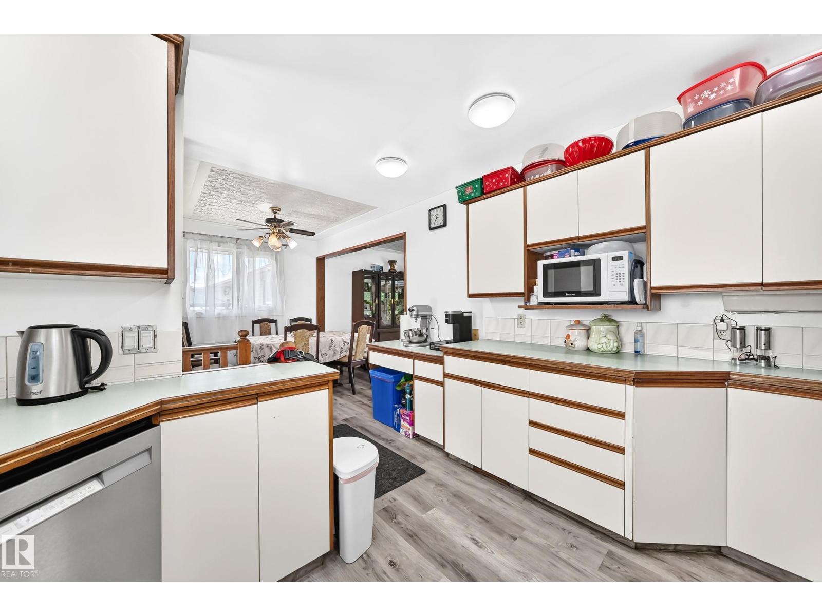 13316 122 ST NW - 9