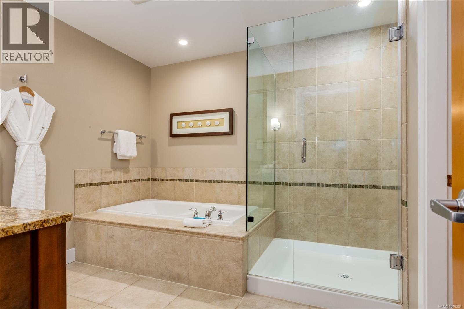 #121/122A 181 Beachside Dr - 19