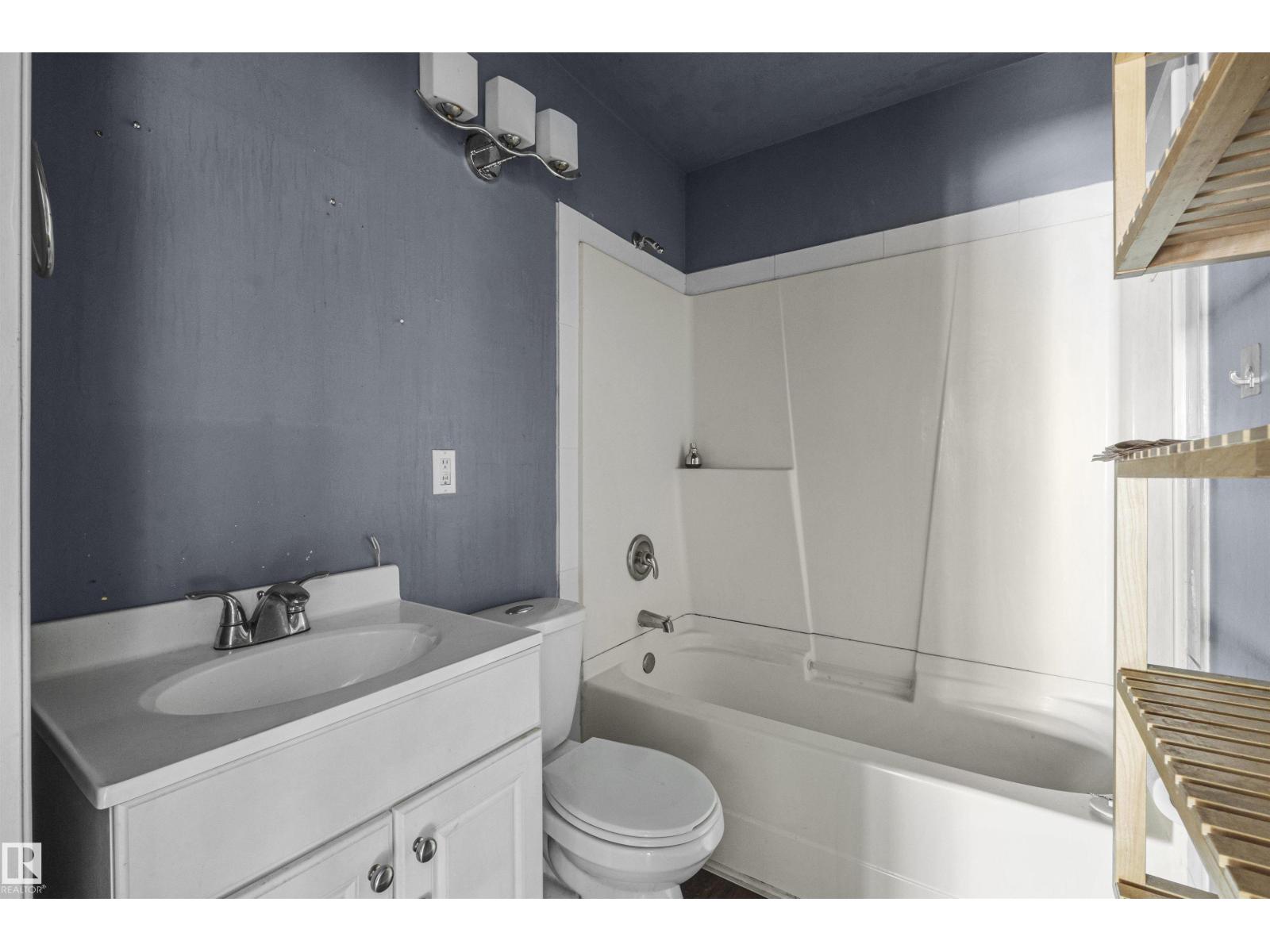 7520 106 ST NW - 12