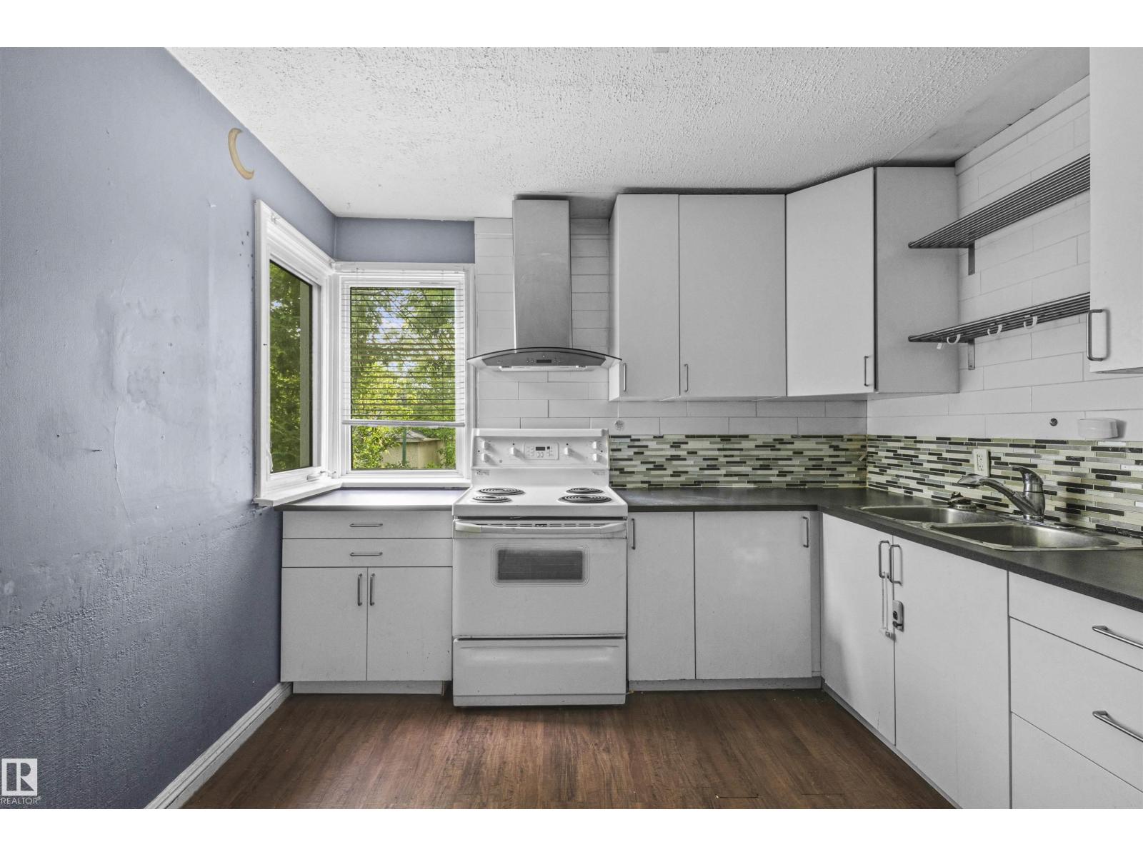 7520 106 ST NW - 15