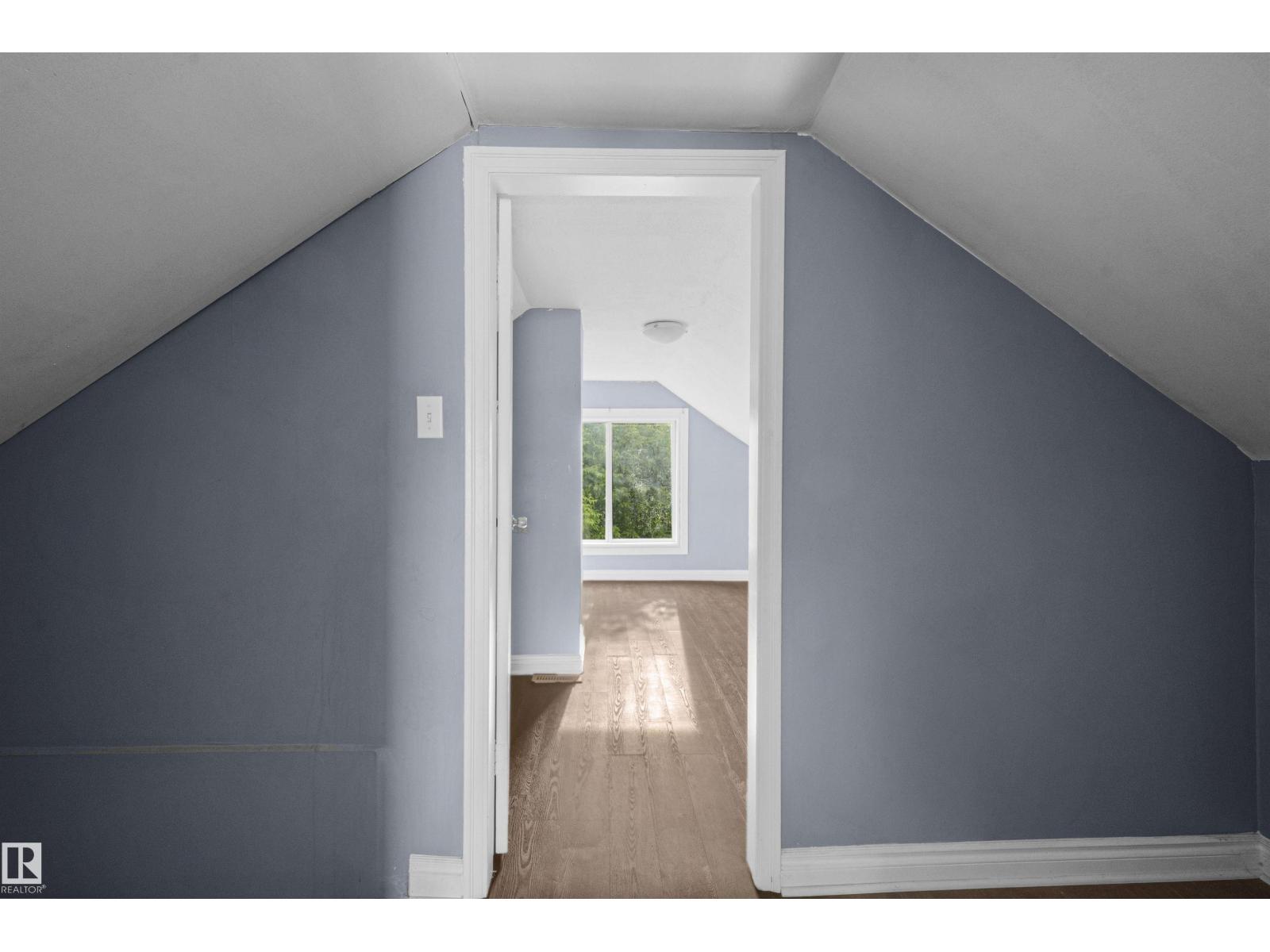 7520 106 ST NW - 21