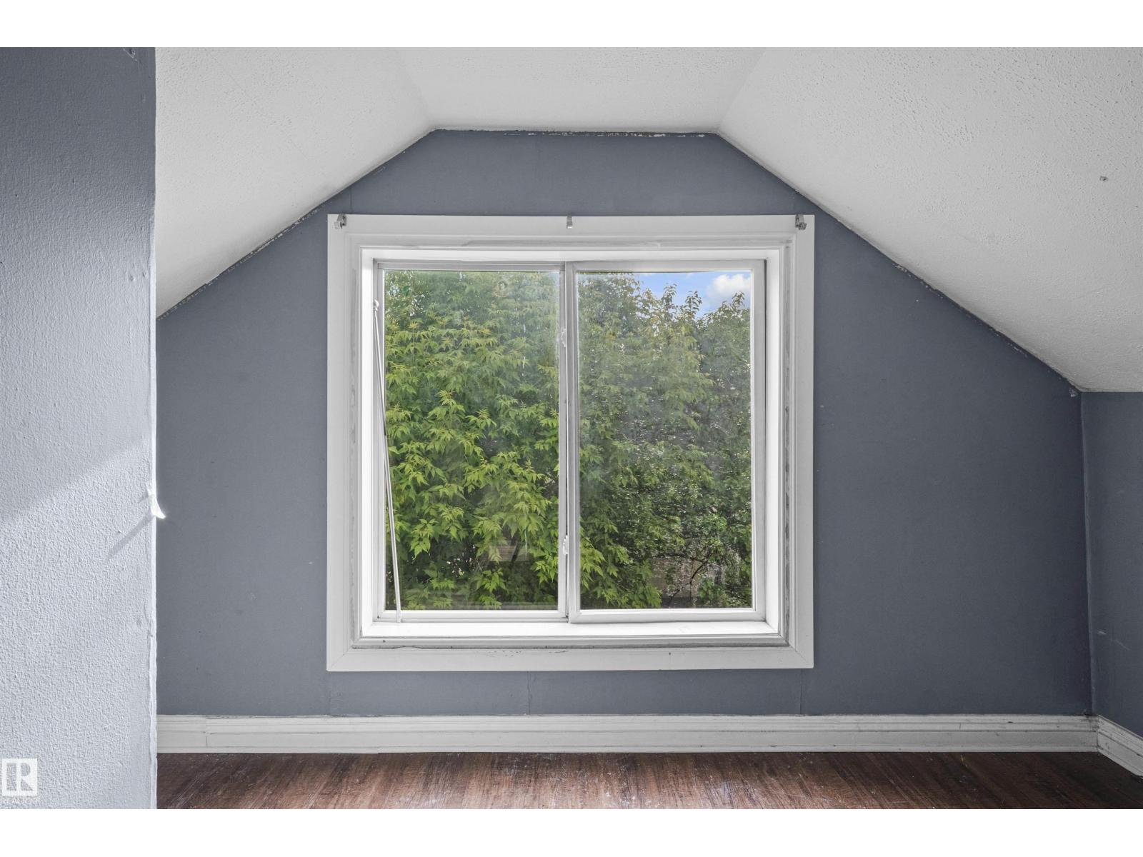 7520 106 ST NW - 22