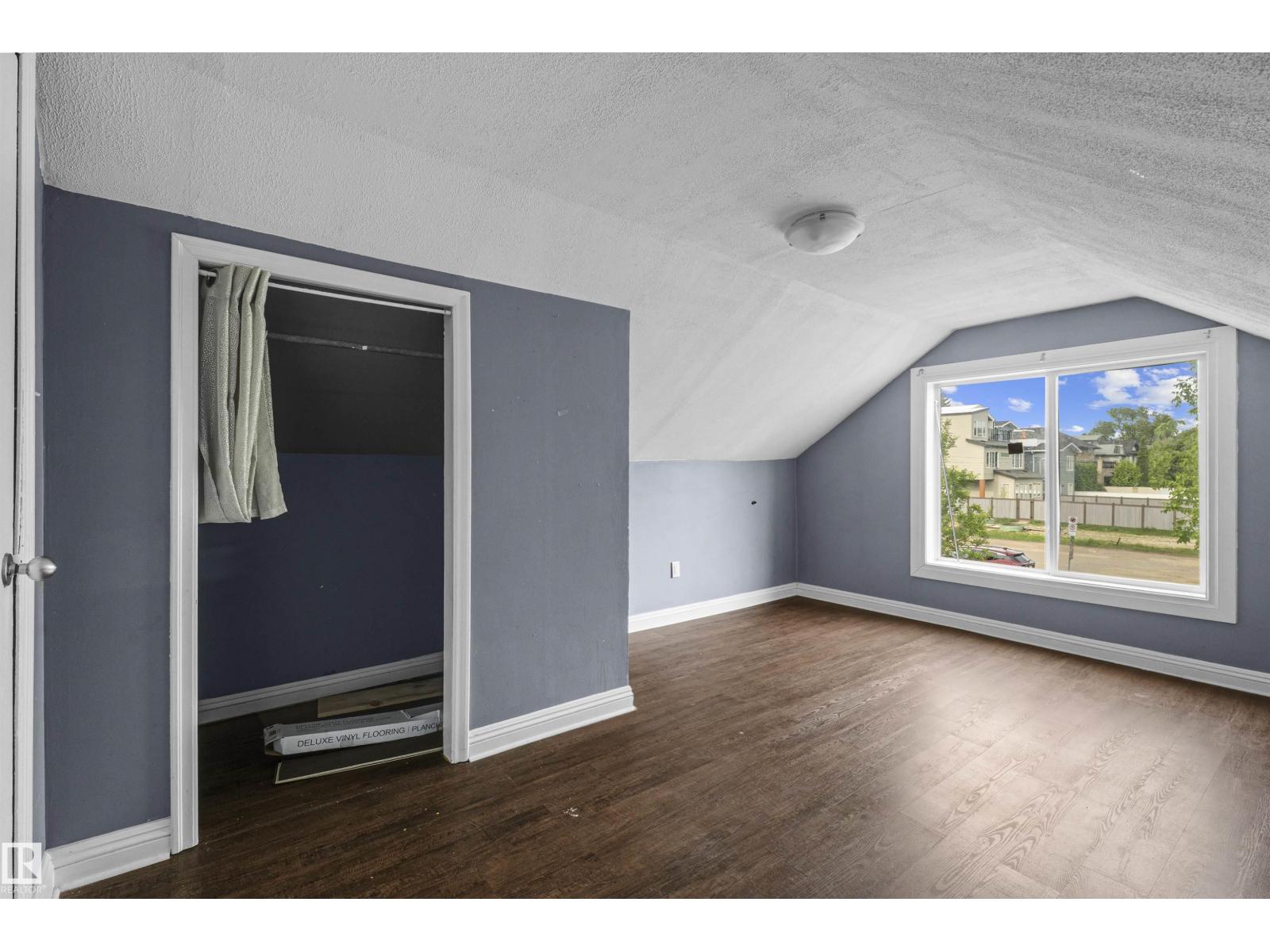 7520 106 ST NW - 25