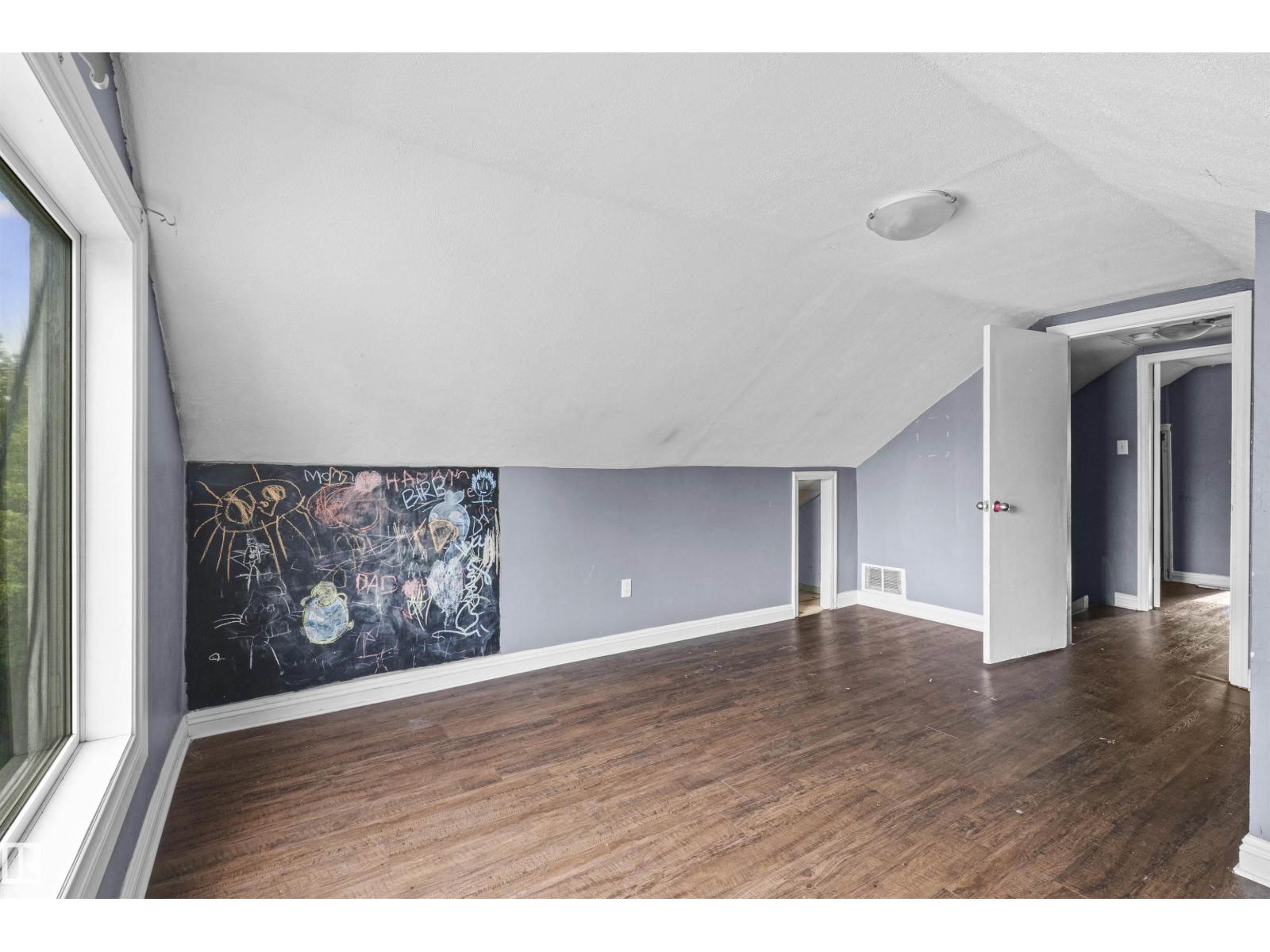 7520 106 ST NW - 26