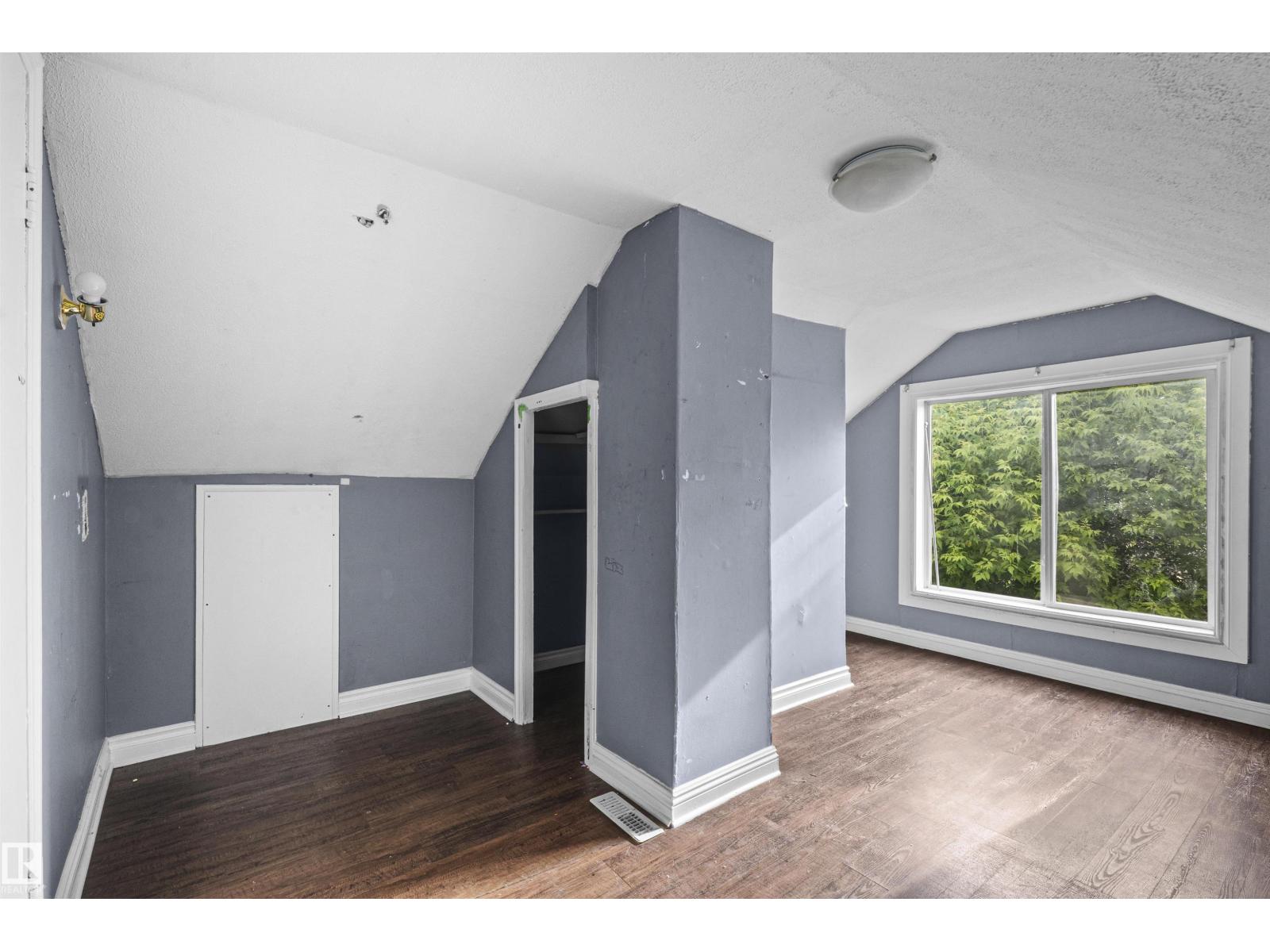 7520 106 ST NW - 30