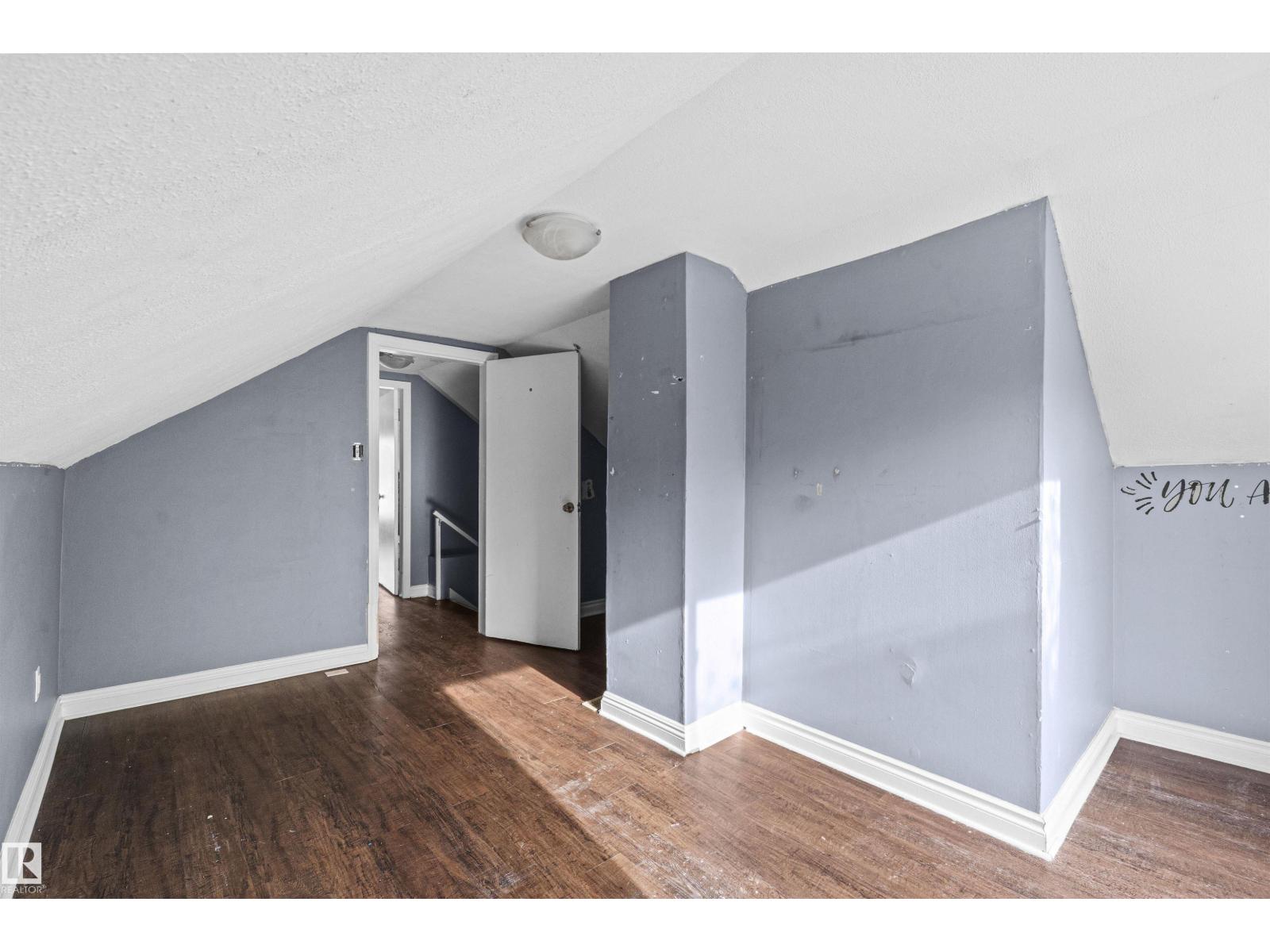 7520 106 ST NW - 31